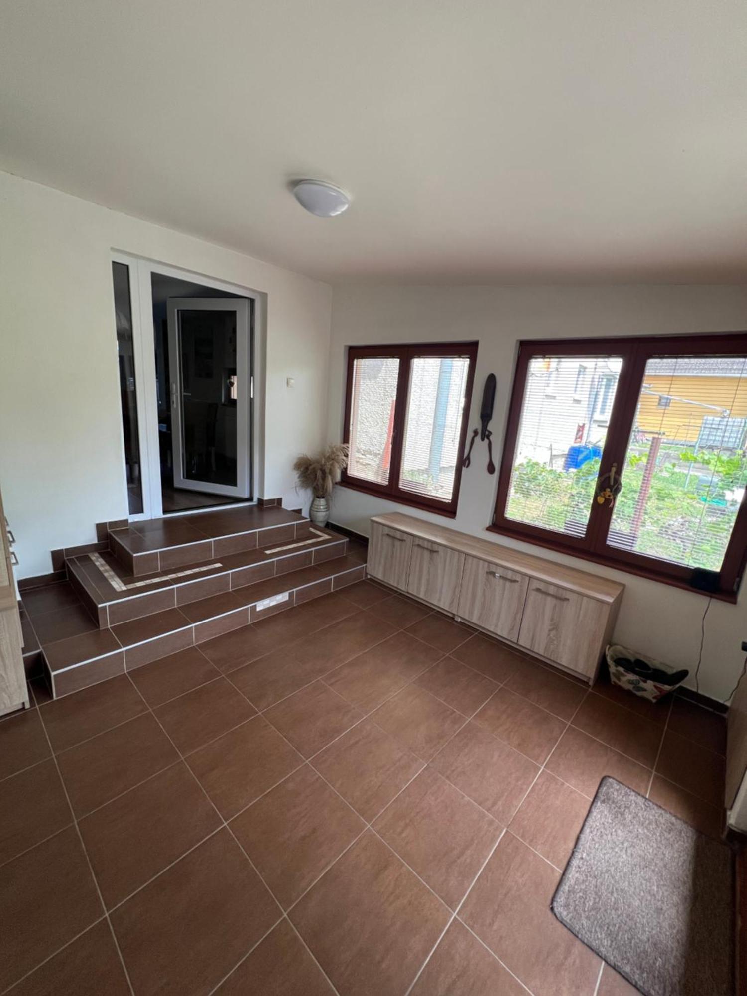 -Self-Check- 4-Bedroom Family House With Heated Tub Levice Extérieur photo